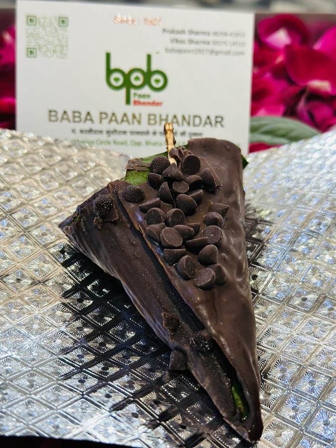 Chocolate paan wedge with chocolate chips
